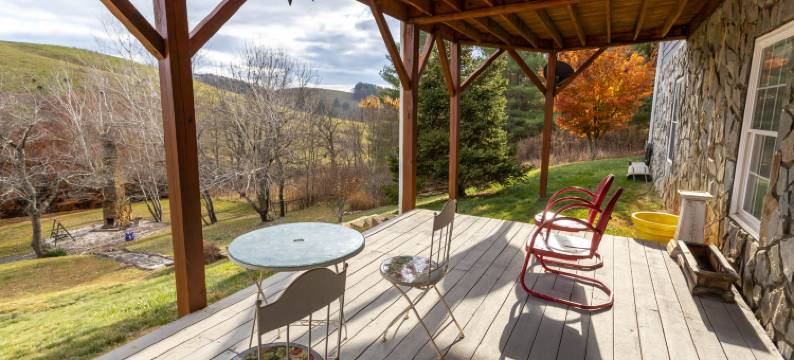 Charming Cabin with Scenic Views and Gas Fireplace - Tranquil Mountain Retreat图片