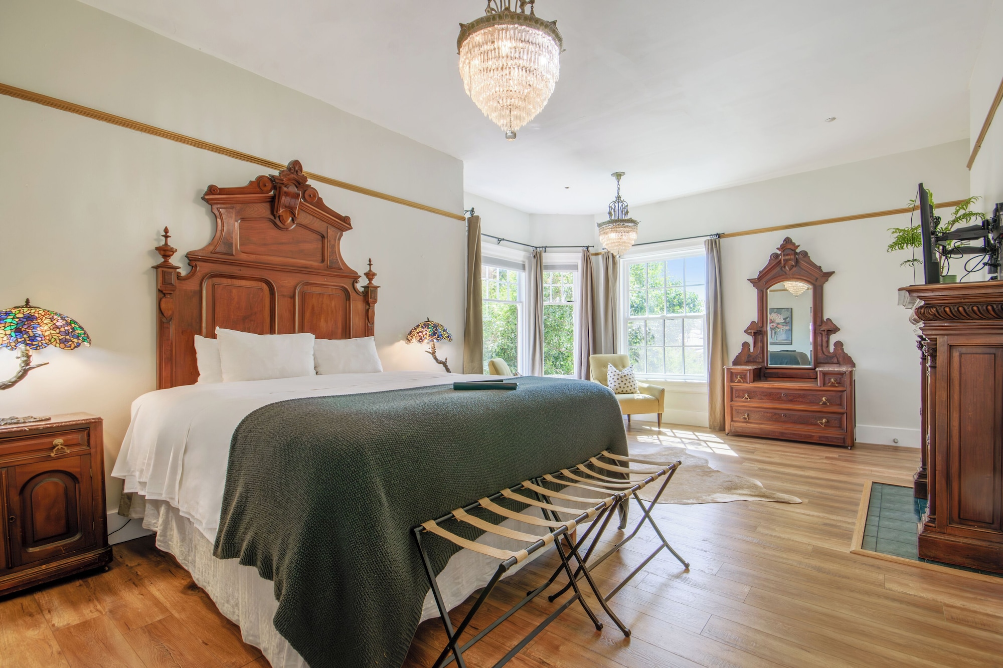 Cedar Gables Inn Over view