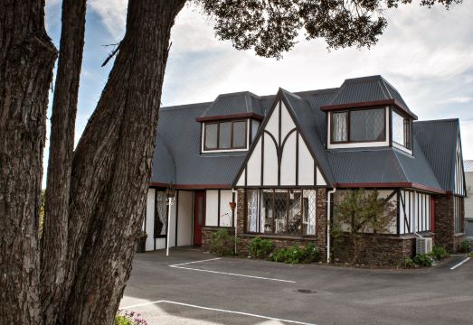 Castles Motel & Driftwood Motel Hotel Overview