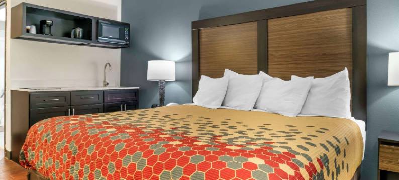 特拉弗斯城伊克诺旅馆(Econo Lodge Traverse City South)图片