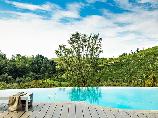 雷瓦红酒度假村