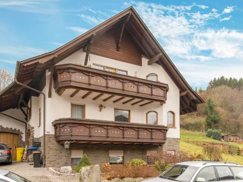 靠近纽伯格环的阿登豪宽敞公寓(Spacious Flat in Adenau Near the Nürburgring)