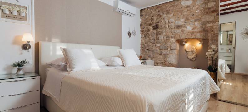 特罗吉尔之星别墅(Old Town Villa Trogir Stars with Free Parking)图片