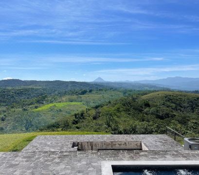 Casa Tres Vistas: Arenal Volcano & Lake Views, Hot Tub, Pool Table, Sleeps 8Hotel Overview