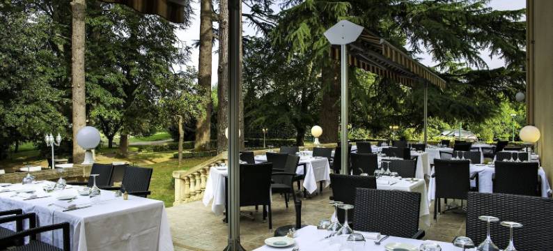 德拉图尔庄园酒店及餐厅(Hôtel Restaurant du Château de la Tour)图片