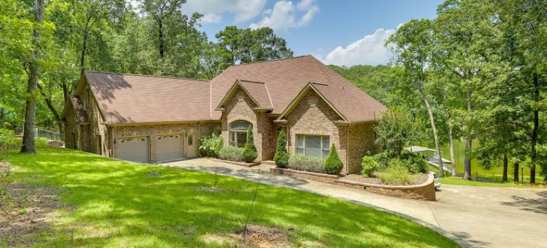 阳光克萨河度假屋，带船坞及滑槽！(Sunny Coosa River Hideaway w/ Boat Dock & Slip!)图片