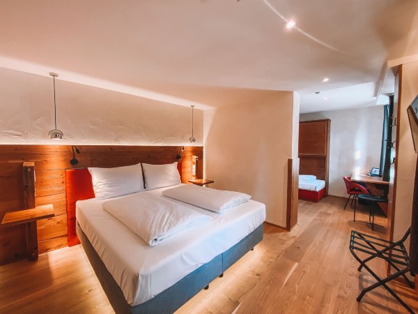 Altstadtmittehotel Sonne Hotel Overview