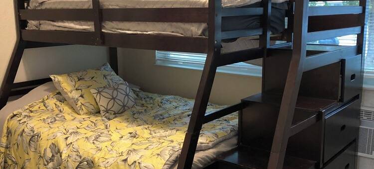 Charming 2 bedroom lake apartment in lovely Hallandale Beach with paddleboat!!!图片