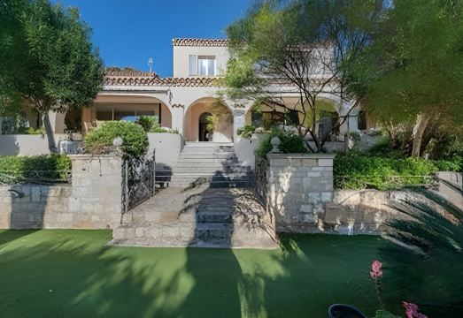 Authentic Villa Hotel Overview