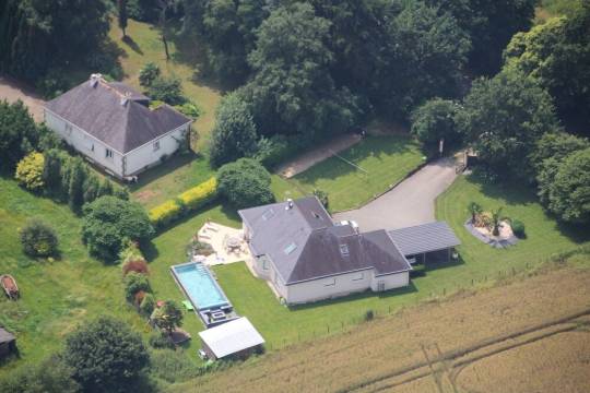 Modern villa near Vannes, between sea and countryside.