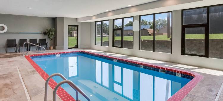 利斯萨米特 - 堪萨斯城凯艺酒店(Quality Inn Lees Summit - Kansas City)图片