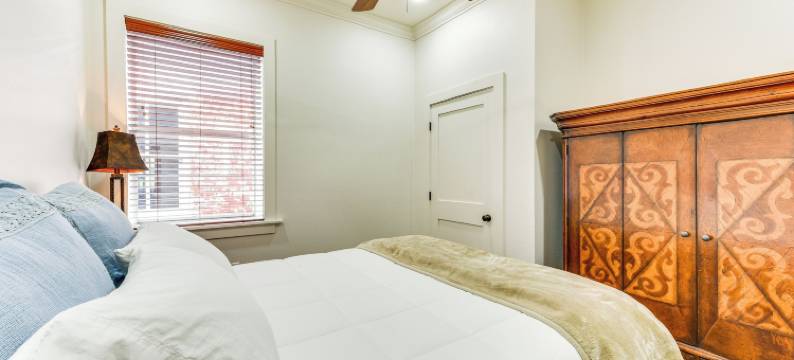 风景如画的路易斯安那州度假屋，带有家具阳台！(Charming Louisiana Getaway w/ Furnished Balcony!)图片