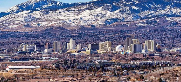 时尚光滑的4卧室内华达州住宅，靠近雷诺市中心(Stylish Sleek 4Br Nevada Home Near Downtown Reno)图片