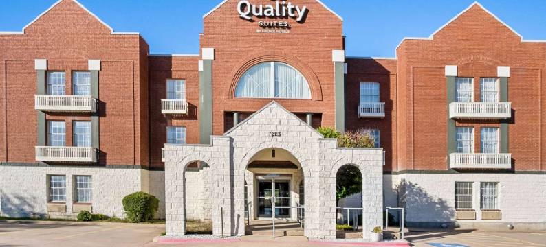 品质酒店套房欧文-拉斯科利纳斯(Quality Suites Irving-Las Colinas)图片
