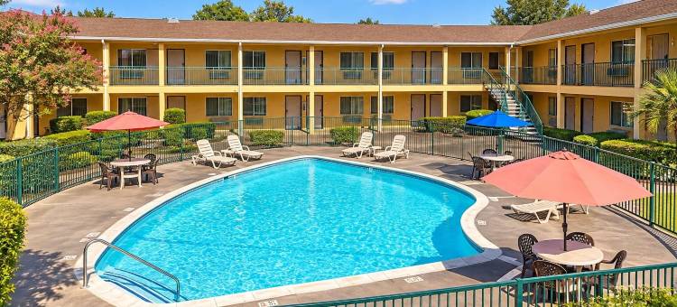 贝克斯菲尔德市区附近凯艺套房酒店(Quality Inn & Suites Near Downtown Bakersfield)图片