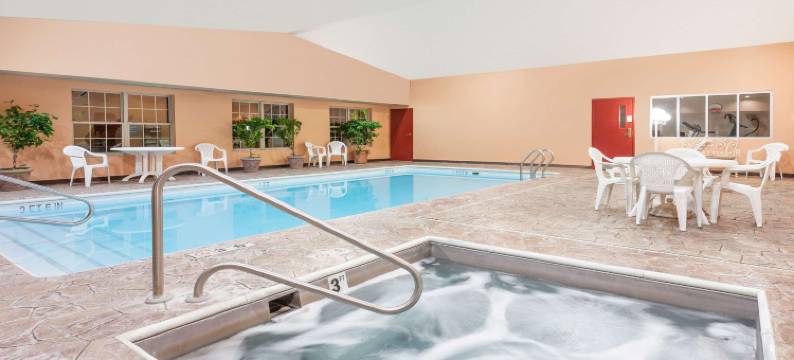 塞勒斯堡-路易斯维尔北温德姆华美达酒店(Ramada by Wyndham Sellersburg/Louisville North)图片