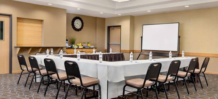 奥瓦通纳呗盟套房酒店(Baymont by Wyndham Owatonna)图片