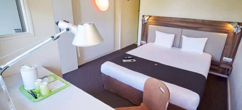 韦尔圣但尼默伦瑟纳尔康铂酒店(Campanile Melun SÉNART - Vert Saint Denis)图片