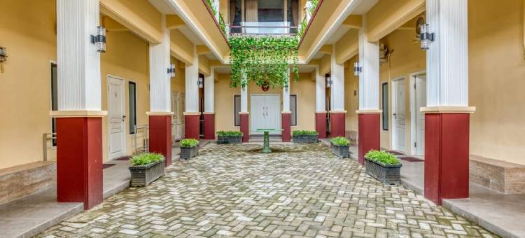 红多兹伊斯兰酒店-近布里达凯邦玫瑰公园(RedDoorz Syariah Near Kebon Rojo Park Blitar)图片