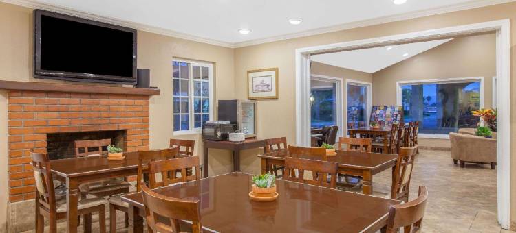 卡马里奥文图拉戴斯酒店(Days Inn by Wyndham Camarillo - Ventura)图片