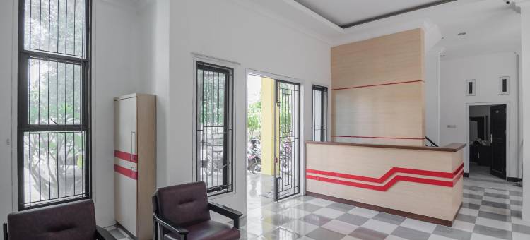 瑞德多兹酒店 - 近占碑苏丹塔哈机场(RedDoorz Syariah Near Sultan Thaha Airport Jambi)图片