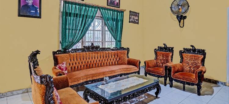 OYO 3205 朱比阿尔Mikial Ismi Kayuagung清真旅馆(OYO 3205 Penginapan Mikial Ismi Kayuagung Syariah)图片