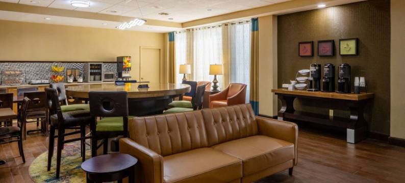 哥伦布呗盟套房酒店(Baymont by Wyndham Columbus GA)图片