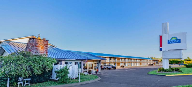 圣伊尼亚斯湖滨戴斯套房酒店(Days Inn & Suites by Wyndham St. Ignace Lakefront)图片