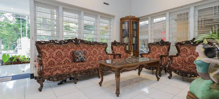 红门酒店加 @ 斯温住宿拉亚朗塞普(RedDoorz Plus at Swun Stay Raya Langsep)图片