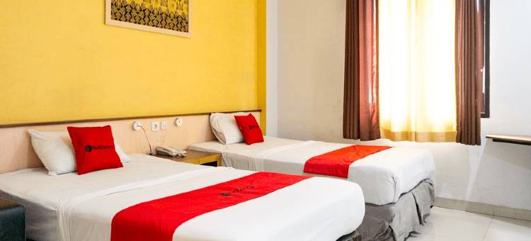 红多兹酒店-近查亚普拉港(RedDoorz Near Pelabuhan Jayapura)图片