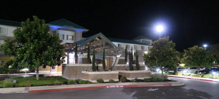 中央埃尔克格罗夫智选假日酒店及套房 - 99号公路 by IHG(Holiday Inn Express & Suites Elk Grove Central - Hwy 99)图片