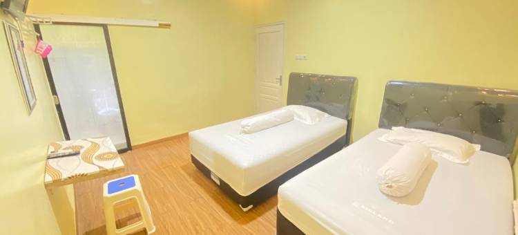RN民宿-近竹子广场波勒瓦利-米特拉红门酒店(Homestay RN Near Taman Bambu Runcing Polewali Mitra RedDoorz)图片