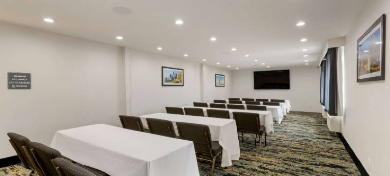 得梅因西克莱夫拉昆塔温德姆套房酒店(La Quinta Inn & Suites by Wyndham des Moines West Clive)图片