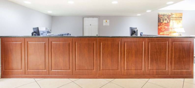 门罗西速8酒店(Super 8 by Wyndham Monroe West)图片