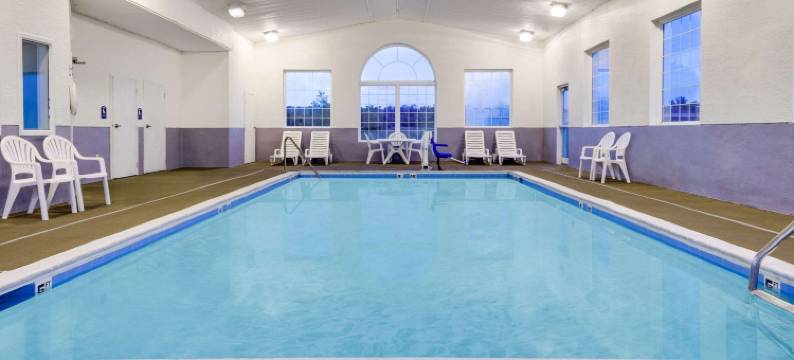 伦敦温德姆麦客达套房酒店(Microtel Inn & Suites by Wyndham London)图片