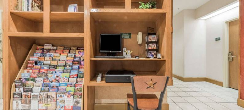 南沃斯堡市中心温德姆速 8 酒店(Super 8 by Wyndham Fort Worth Downtown South)图片