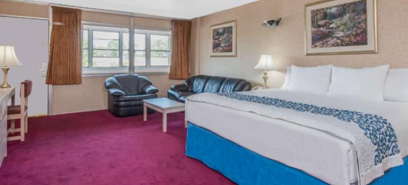 希克斯维尔长岛戴斯酒店(Days Inn by Wyndham Hicksville Long Island)图片