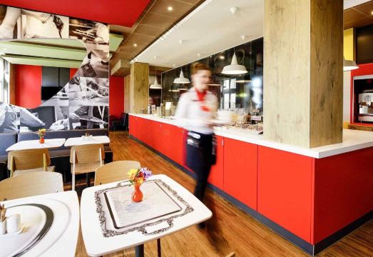 Ibis Hamburg Alster Centrum Hotel Overview