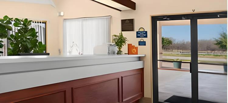 伯利森堡沃斯戴斯酒店(Days Inn by Wyndham Burleson Ft. Worth)图片