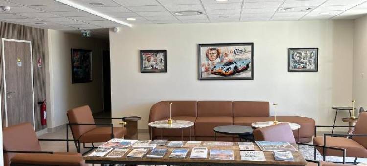 阿多尼斯勒卡斯特莱(Adonis le Castellet)图片