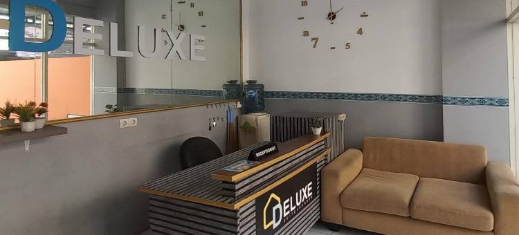 红门酒店@德卢克斯酒店-近普拉巴亚布努拉西车站(RedDoorz at Deluxe Hotel Near Terminal Purabaya Bungurasih)图片