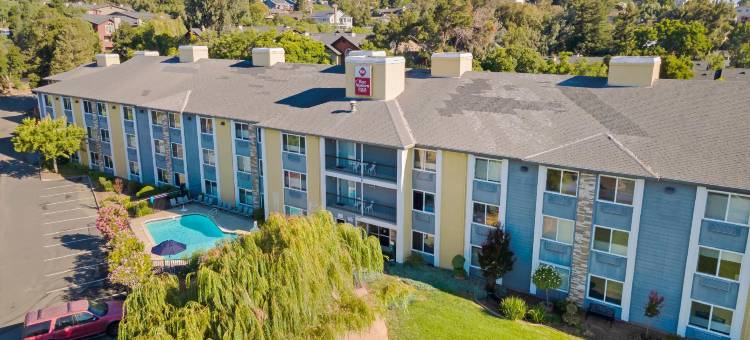 赫利泰治贝斯特韦斯特优质酒店(Best Western Plus Heritage Inn)图片