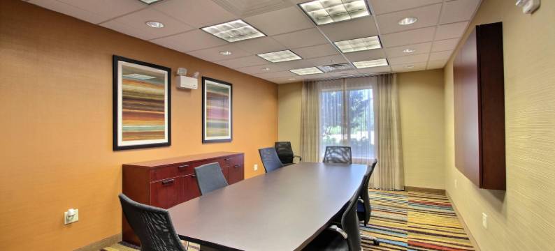 密尔沃基机场万枫酒店及套房(Fairfield Inn & Suites Milwaukee Airport)图片