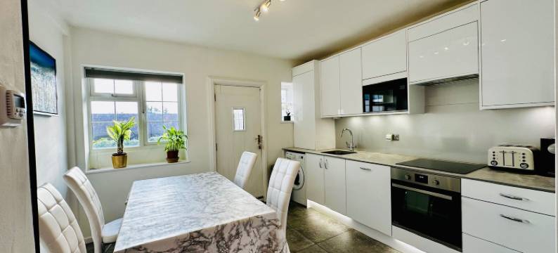 Gerrardscross - Stay4 - 停车 - 宠物可 - 温布利(GerrardsCross - Stay4 - Parking - Petsok - Wembley)图片