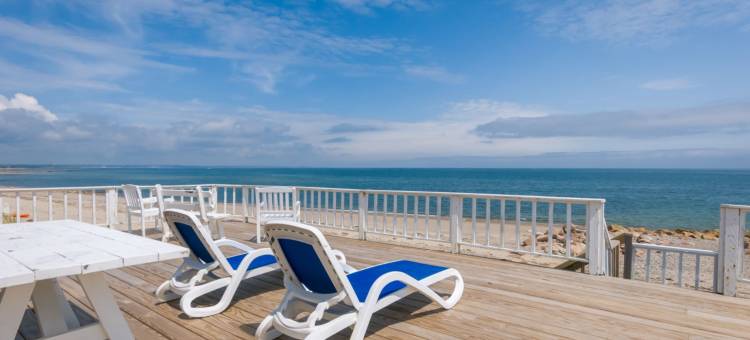 Ocean View and Spacious Deck - Charming Beach Cottage Retreat图片