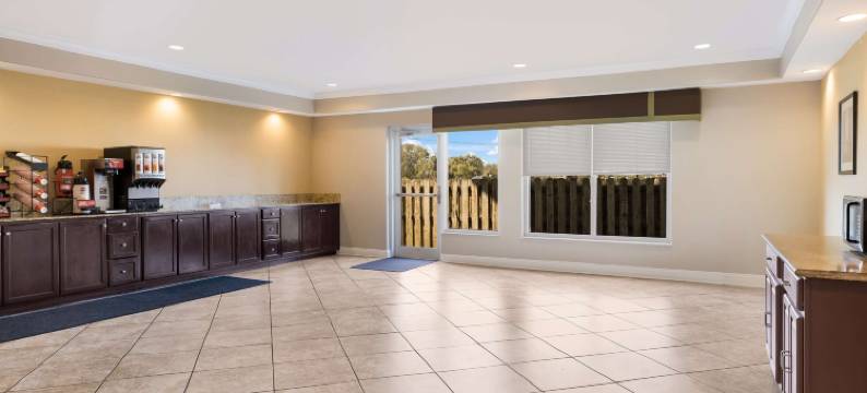 伯威克 - 摩根城郊区开放式客房酒店(Suburban Studios Berwick - Morgan City)图片