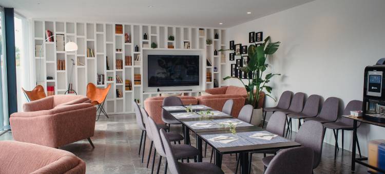 位于埃斯托里尔的一所房子(A House in Estoril - Adults Only)图片