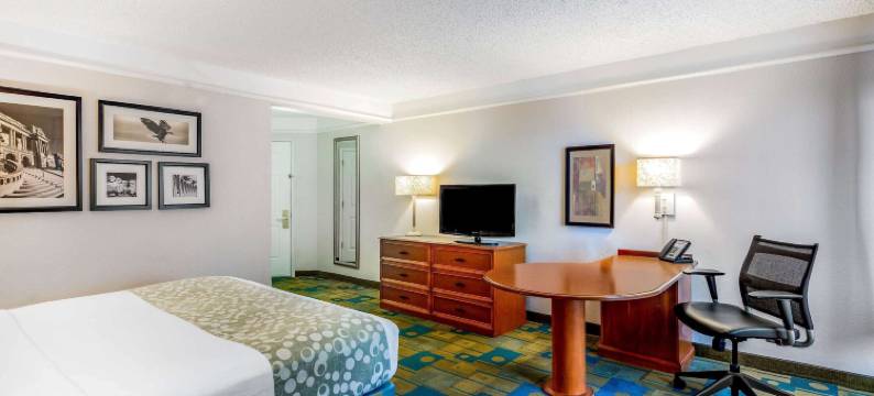 弗里蒙特硅谷拉昆塔温德姆套房酒店(La Quinta Inn & Suites by Wyndham Fremont / Silicon Valley)图片