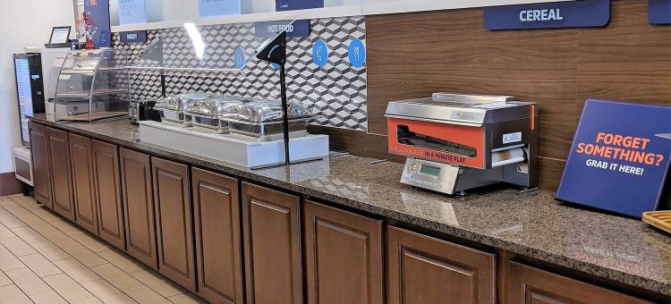 Holiday Inn Express 锡达拉皮兹(柯林斯道)(Holiday Inn Express Cedar Rapids (Collins RD))图片