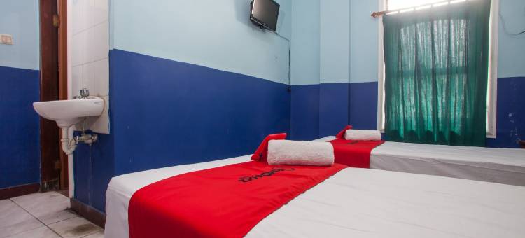 泗水红多兹酒店(RedDoorz @ Genteng Surabaya 2)图片